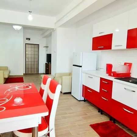 Red Accommodation Near Palas Mall Iasi Buitenkant foto