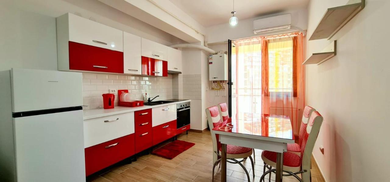 Red Accommodation Near Palas Mall Iasi Buitenkant foto